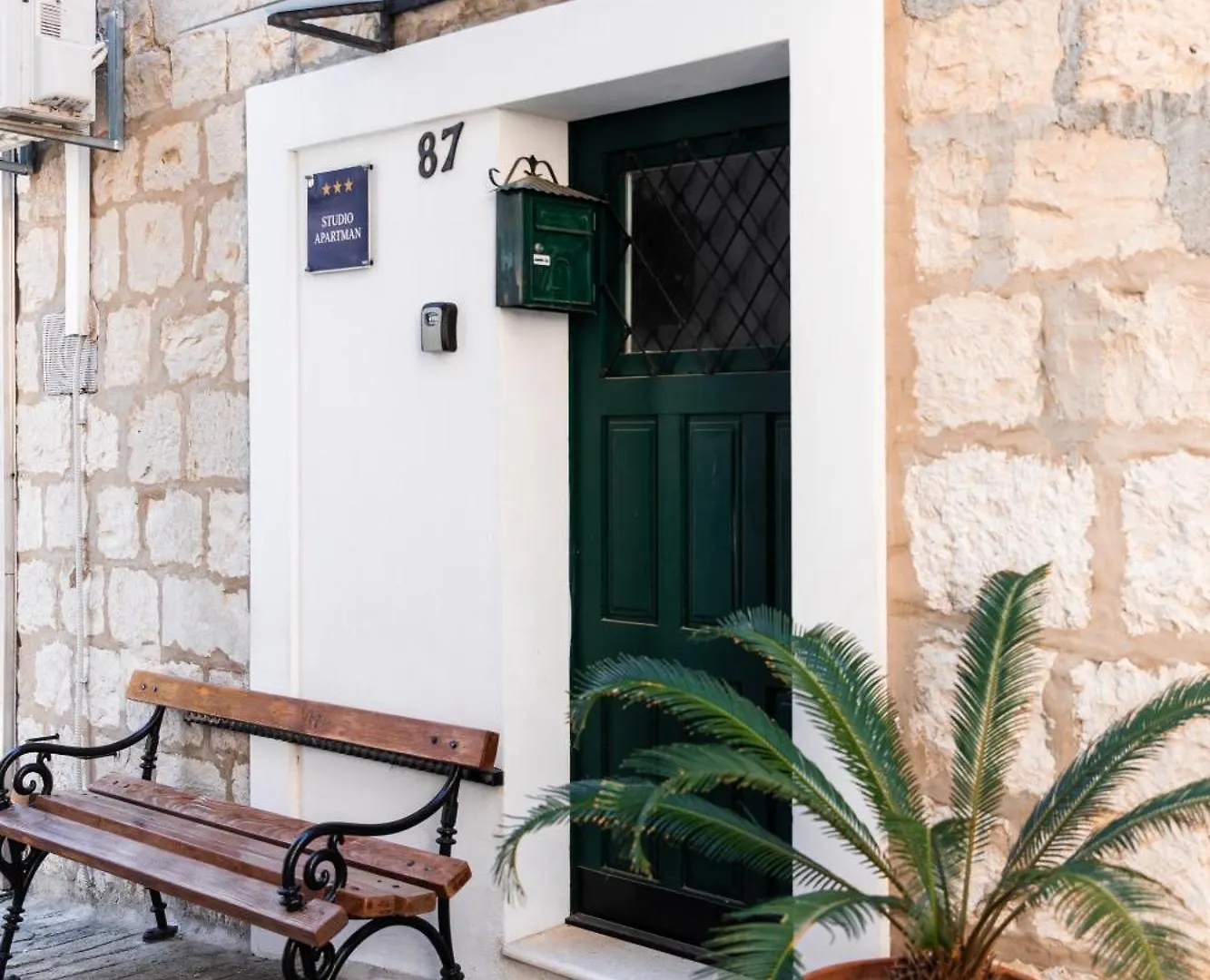 Apartment Kontra Split