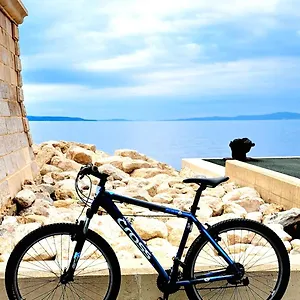 Ora, On The Sea. Split